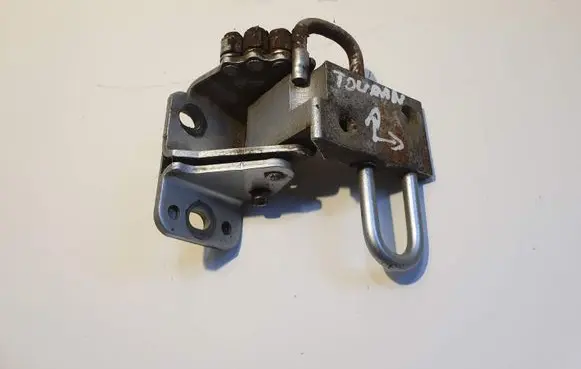 Volkswagen Touran I Front door upper hinge 1T0831412A