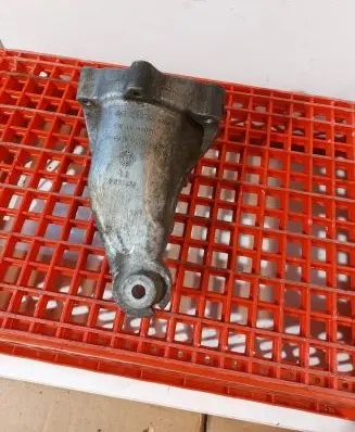 Mercedes-Benz E W212 Engine mounting bracket A6512233504 GD01555 AC46000