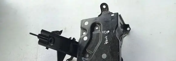 Toyota Yaris Battery tray BRAKDANYCH70033926