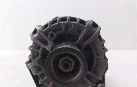 Opel Insignia A Generator/alternator 39007852