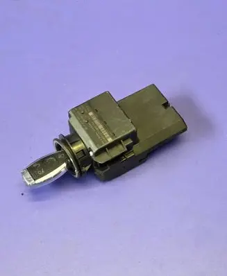 Mercedes-Benz Vito Viano W639 Ignition lock A6399051200 6399051200