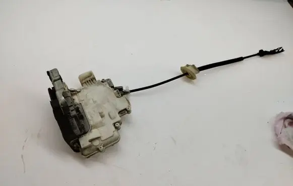Volkswagen Touareg II Rear door lock 4G0839015A