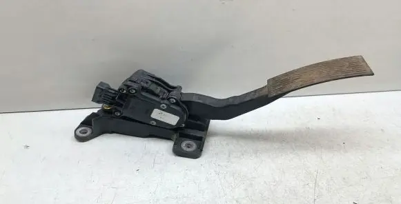 Nissan Pathfinder R51 Accelerator throttle pedal