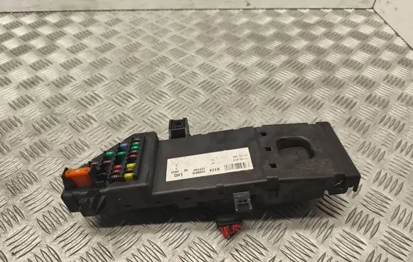 Opel Signum Fuse module 13223678 13193588
