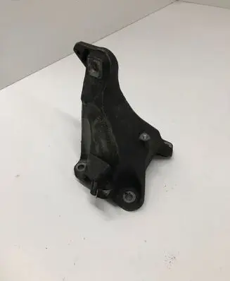 BMW 1 E81 E87 Engine mounting bracket 6781916 13807410
