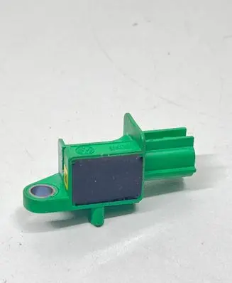 Volkswagen Touran I Airbag deployment crash/impact sensor 5M0909606A 5WK43658