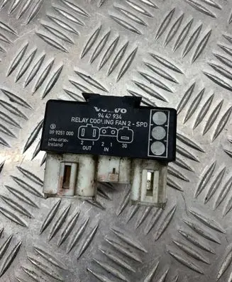 Volvo S70 V70 V70 XC Coolant fan relay 9442934 899251000