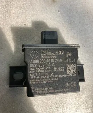 Mercedes-Benz GLA H247 Tire pressure control unit A0009009018
