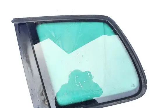 Volkswagen Touran I Rear side window