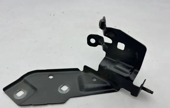 Renault Captur Fender mounting bracket 620427410A
