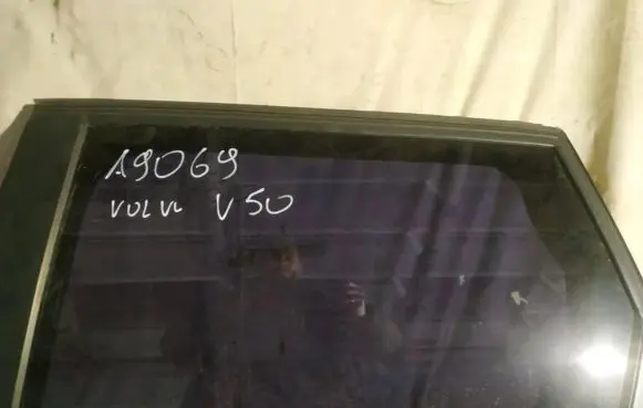 Volvo V50 Rear door window glass