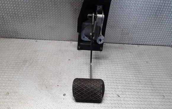 Mercedes-Benz S W220 Brake pedal A2206840718