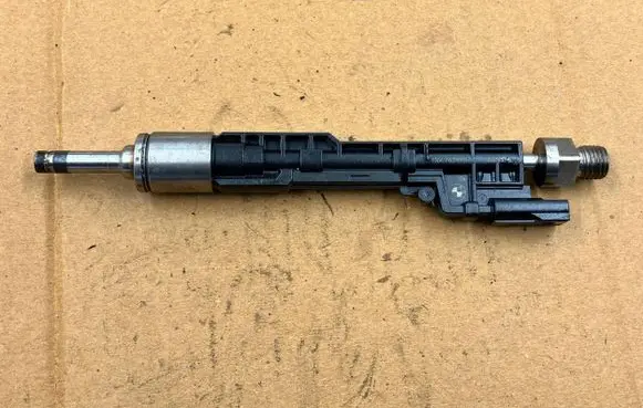 BMW 4 F32 F33 Fuel injector 13647639994 261500172 0261500172