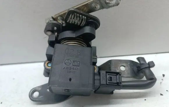 Mercedes-Benz A W168 Accelerator throttle pedal A0125423317