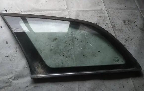 Toyota Avensis T250 Rear side window AS2