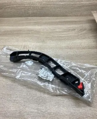 Rear bumper mounting bracket