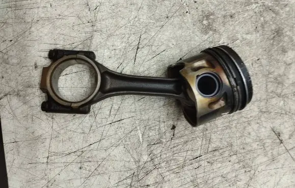 Volkswagen Touran I Piston with connecting rod BLS454640