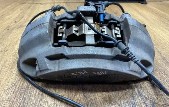 Mercedes-Benz C W205 Front brake caliper 0114219698