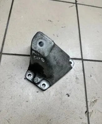 BMW 5 F10 F11 Engine mounting bracket 6795958 75681610