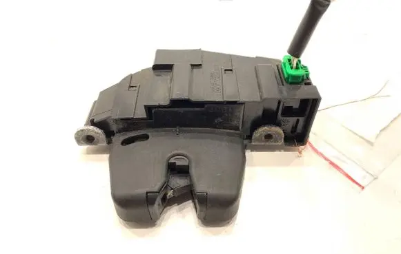 Peugeot 308 Tailgate exterior lock 9660403880