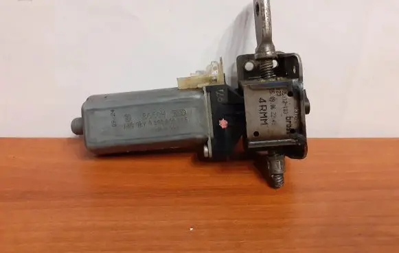 Mercedes-Benz S W221 Seat adjustment motor 0390203255 4673