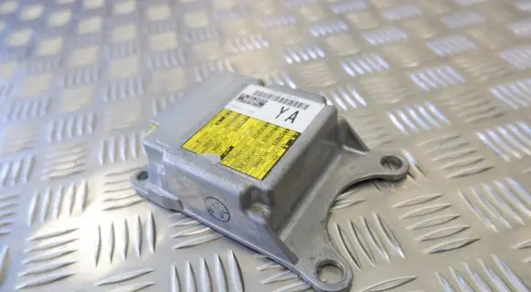 Toyota Prius (XW30) Airbag control unit/module 8917047100
