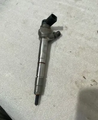 Volkswagen PASSAT B8 Fuel injector 04L130277AD 0445110473