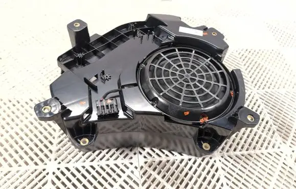 Porsche Cayenne (92A) Subwoofer speaker 7P5035481J