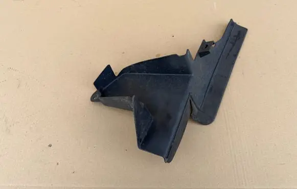 Ford Kuga I Intercooler air guide/duct channel 8V418310A