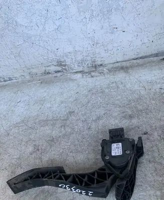 Opel Insignia A Accelerator throttle pedal 13237352