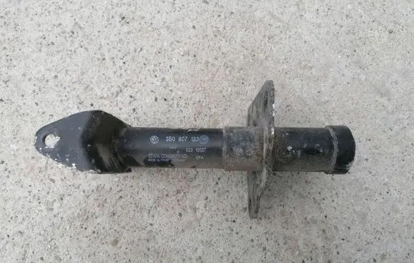 Volkswagen PASSAT B5 Front bumper mounting bracket 3B0807133A