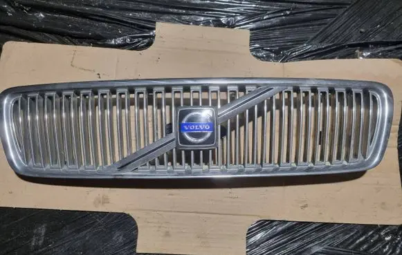 Volvo V70 Front grill 67107