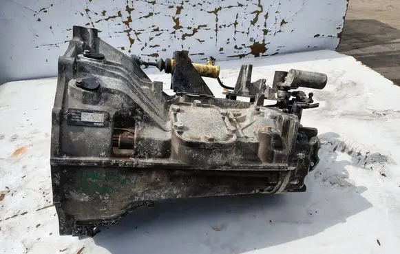 Iveco Daily 35.8 - 9 Manual 5 speed gearbox 8872512