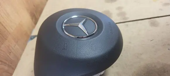 Mercedes-Benz GLC C253 Steering wheel airbag A0008609000