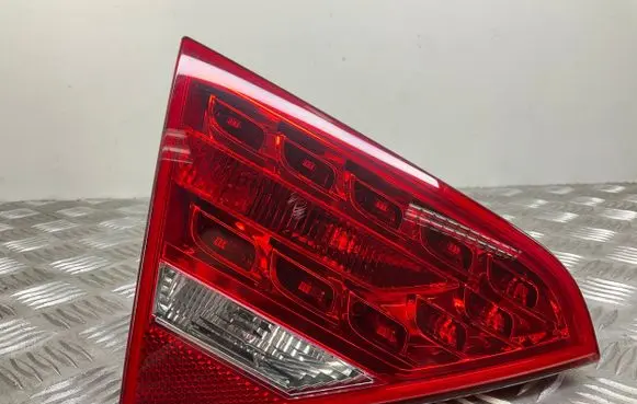 Tailgate rear/tail lights