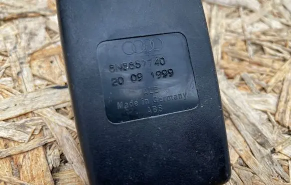 Audi TT Mk1 Rear seatbelt buckle 8N8857740