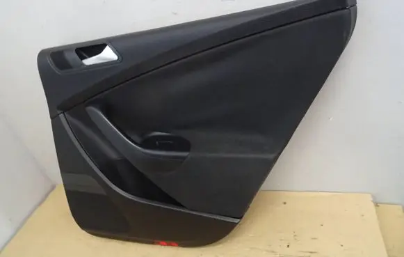 Volkswagen PASSAT B6 Rear door card panel trim