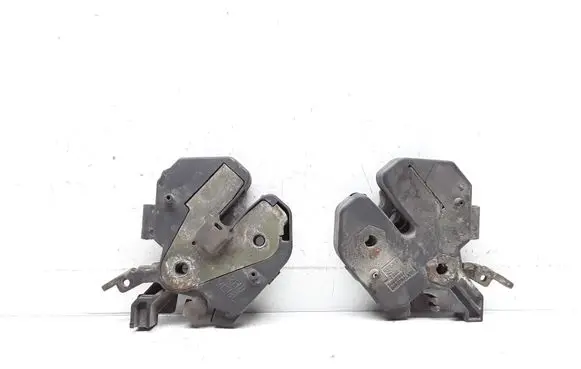 Volvo V70 Engine bonnet/hood lock/catch 9483765 9483764