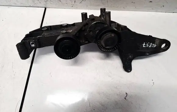 Volvo V70 Engine mounting bracket 8642196