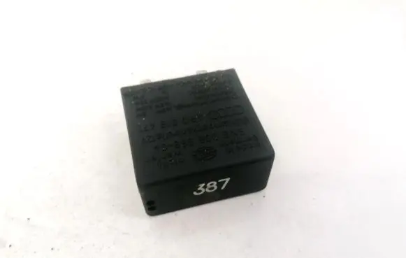 Volkswagen PASSAT B5 Other relay 4b0919471 5kg00656804
