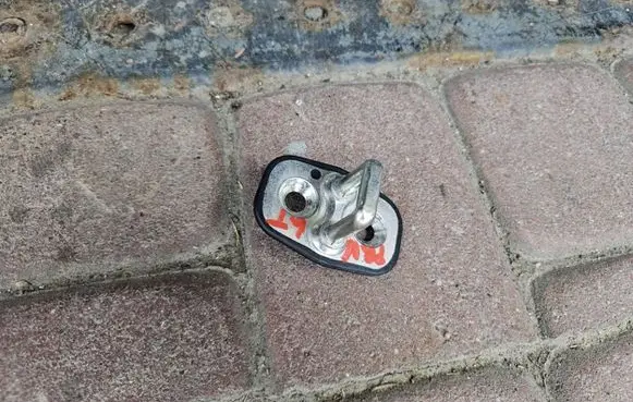 Loading door lock