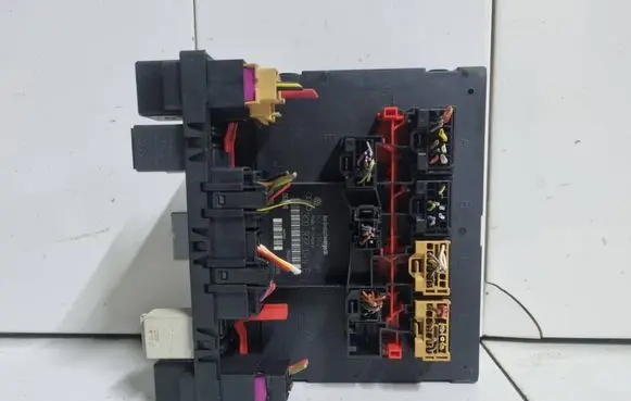 Skoda Octavia Mk2 (1Z) Comfort/convenience module 3C0937049E H37S1002 28022870