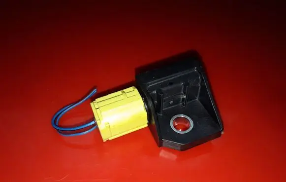 Mitsubishi Pajero Airbag deployment crash/impact sensor 8651A069 W002T12972