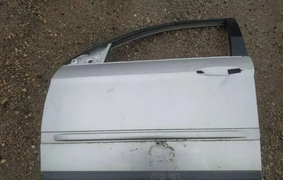 Chrysler Pacifica Front door pilkos