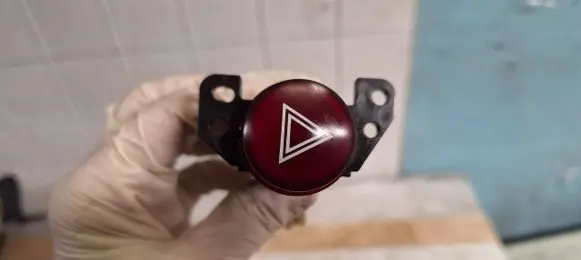 Mitsubishi Colt Hazard light switch