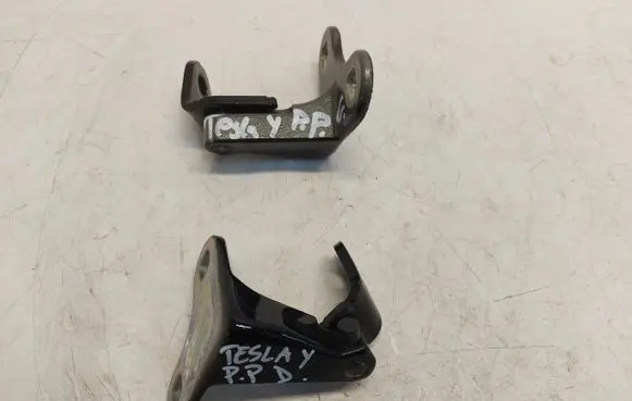 Tesla Model Y Front door lower hinge 