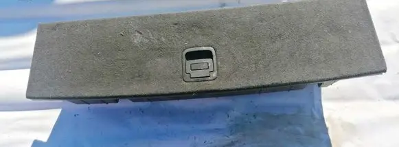 Chevrolet Orlando Glove box J6879407