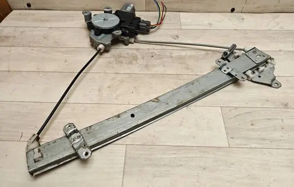 Mitsubishi Outlander Front door window regulator with motor MR573886RH