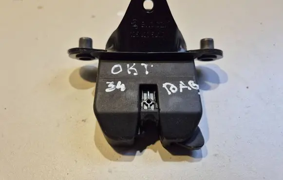 Skoda Octavia Mk2 (1Z) Tailgate/trunk/boot lock/catch/latch 1Z5827501C