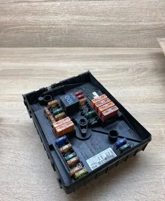 Volkswagen PASSAT B6 Fuse module 1K0937125